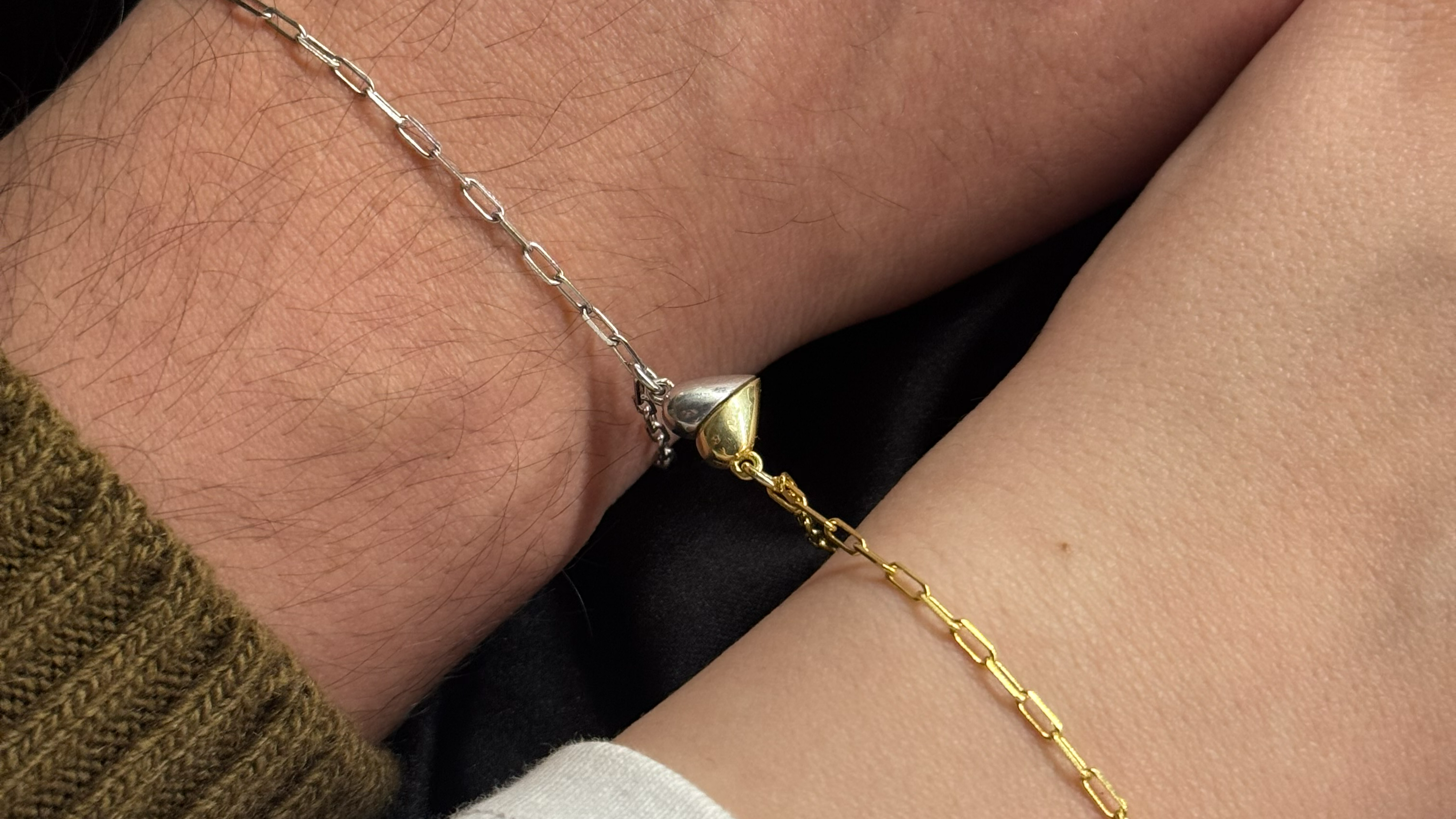 925-ayar-gumus-miknatis-kalpli-couple-bilekligi