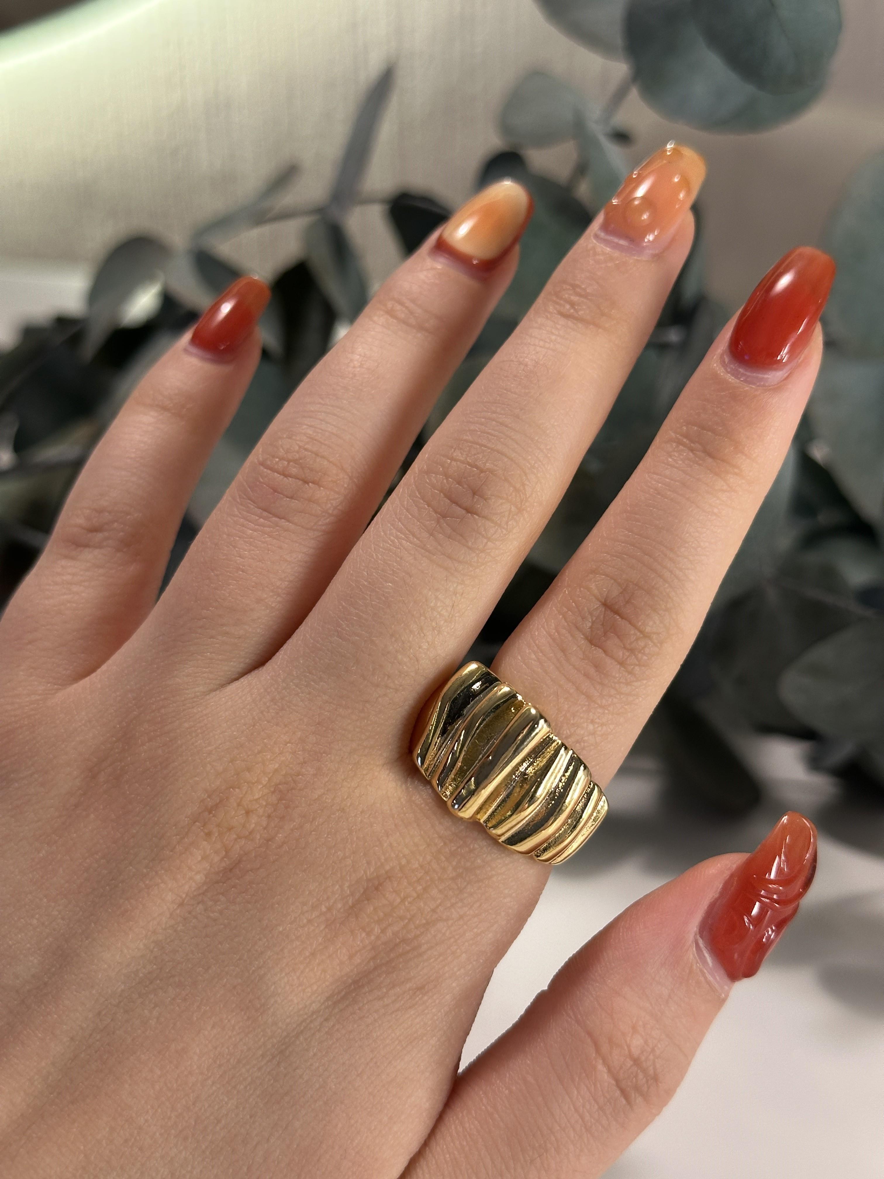 Kıvrık Formlu Yüzük Gold