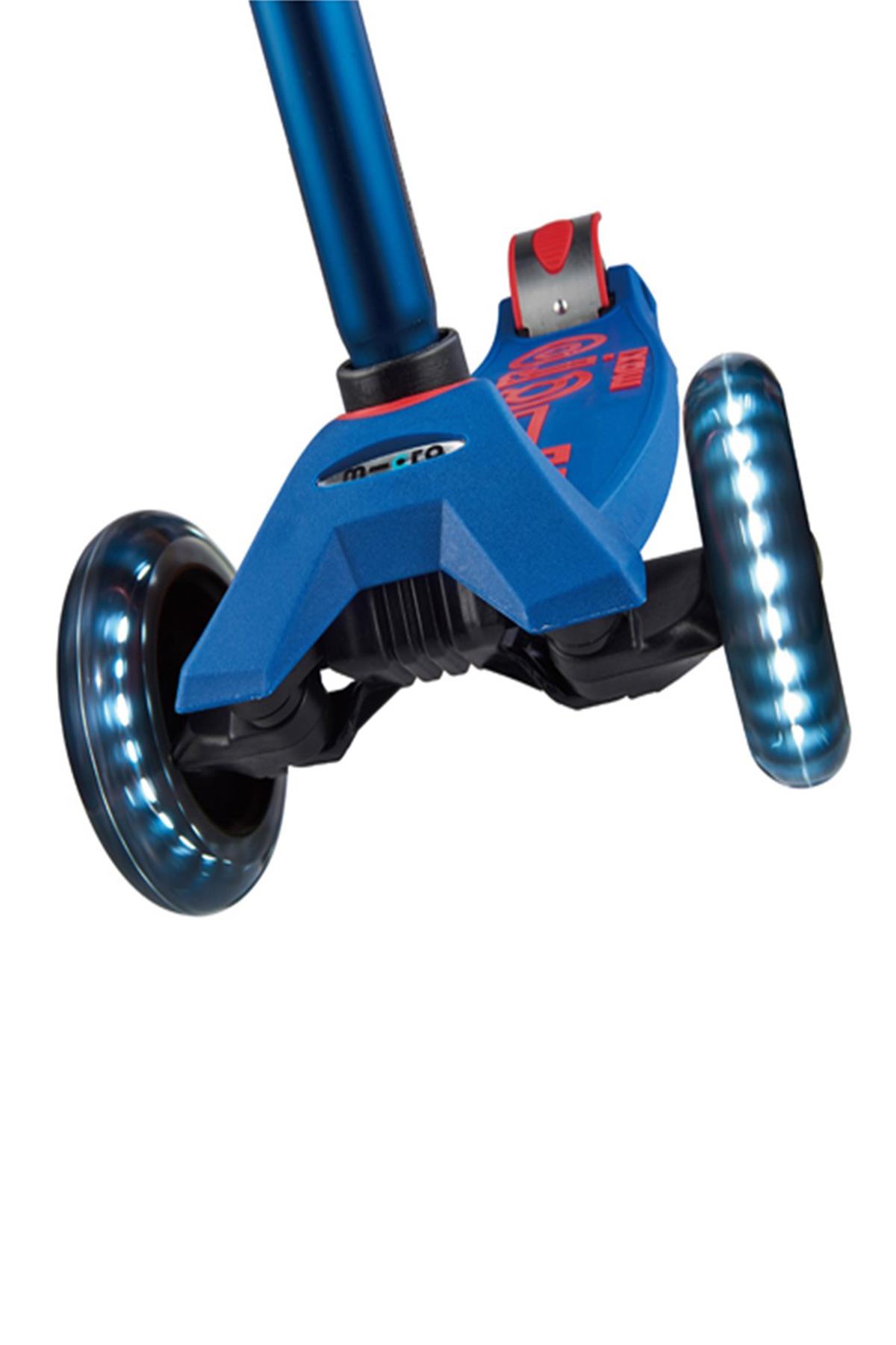 Micro Maxi Deluxe LED Blue Scooter MCR.MMD067