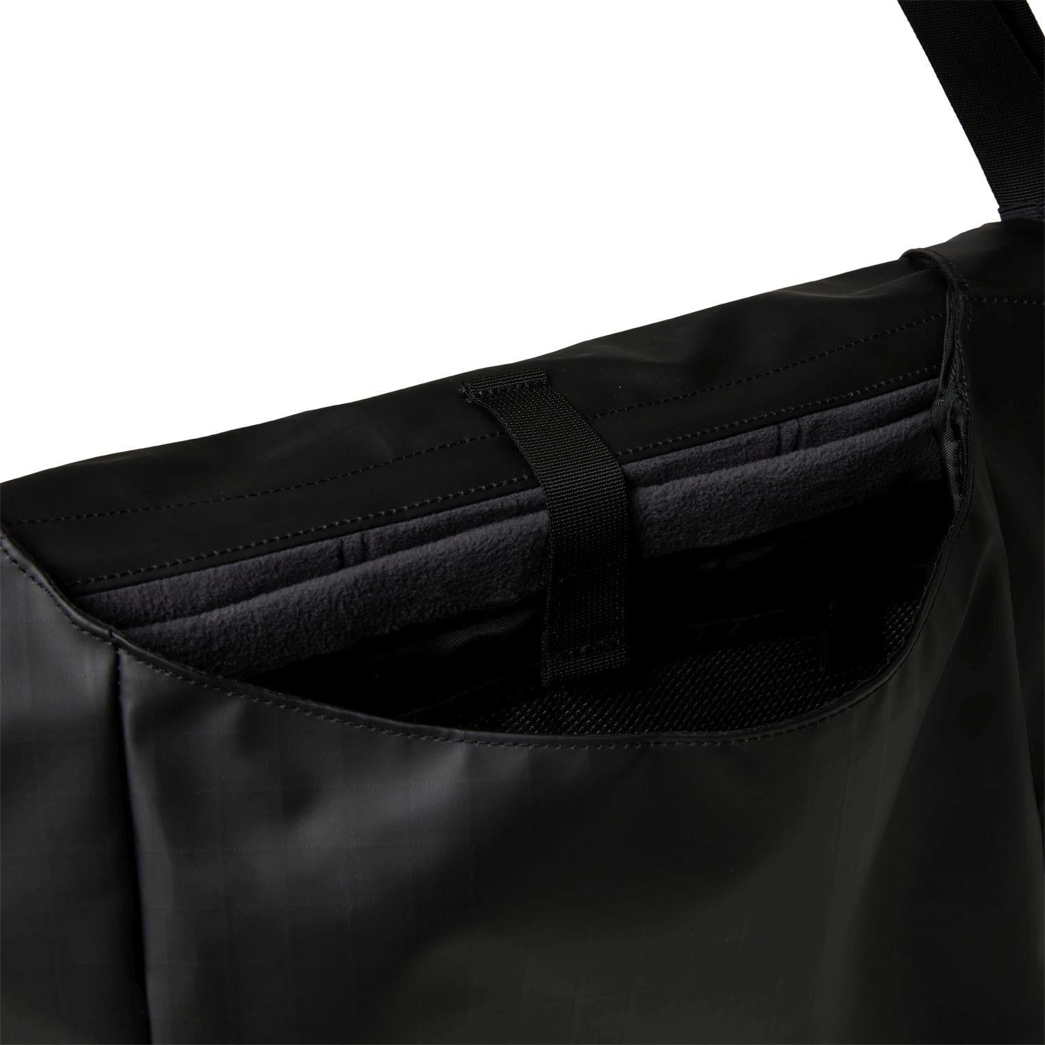 The North Face  Base Camp Voyager Messenger Bag Nf0A81Dpkt01