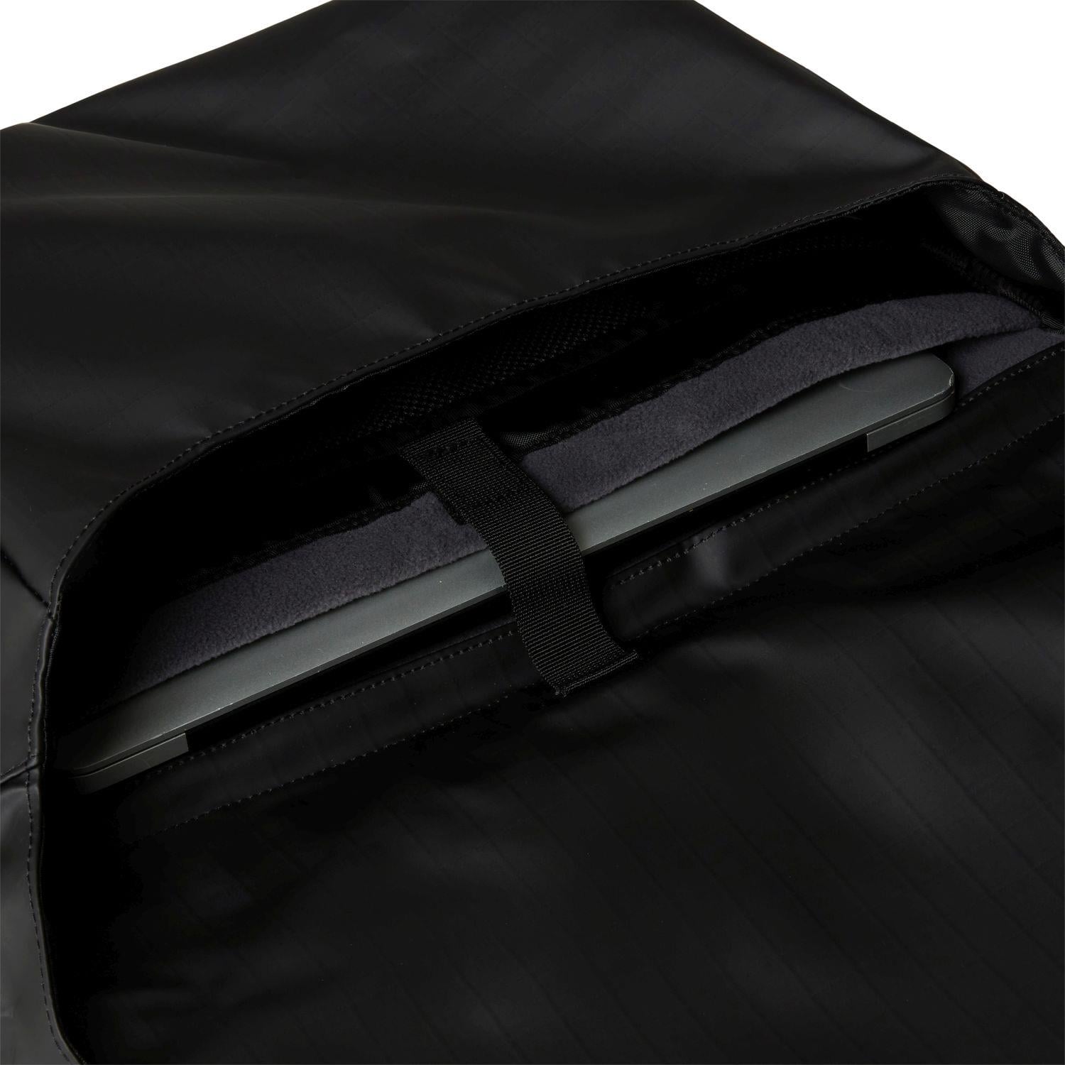 The North Face  Base Camp Voyager Messenger Bag Nf0A81Dpkt01