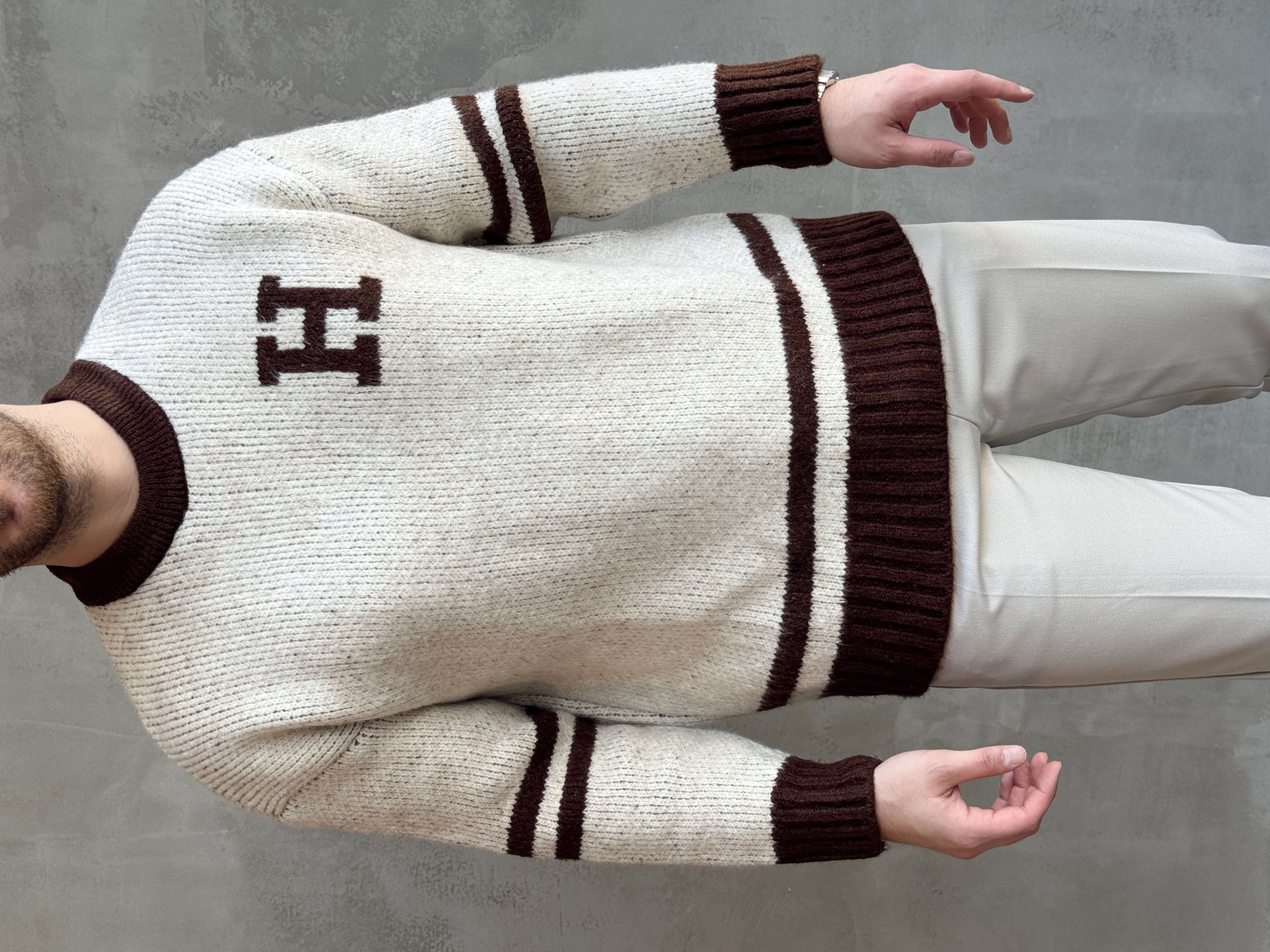 Erkek Elit Kalite Oversize Kalıp Bisiklet Yaka Hell Logo detay Triko Kazak-Bej(E1567)