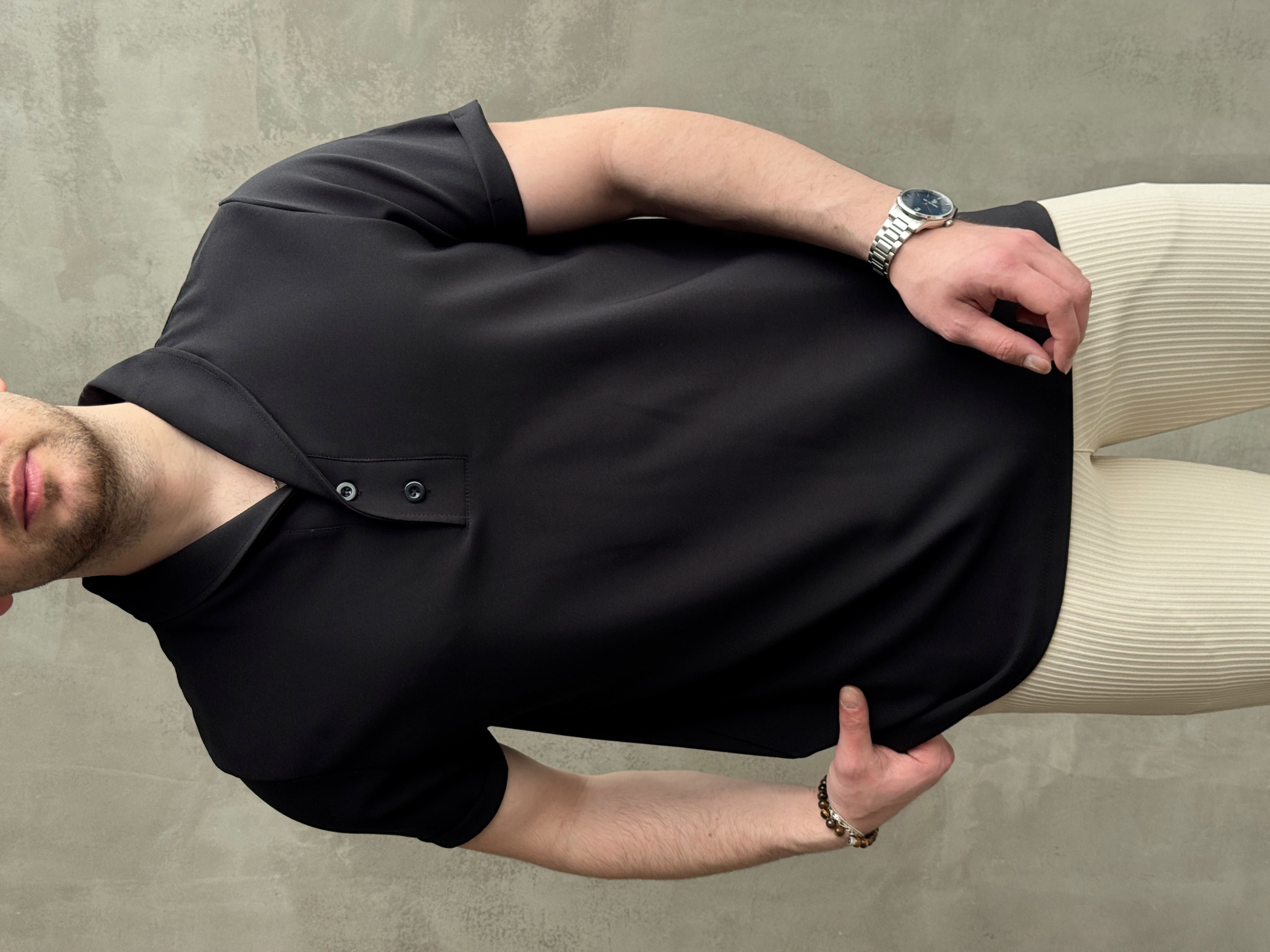 Erkek Elit Kalite Oversize Kalıp Kolu Kendiğiliğinden Katlı Düğme Detay Polo Yaka T-Shirt-Siyah(E1736)