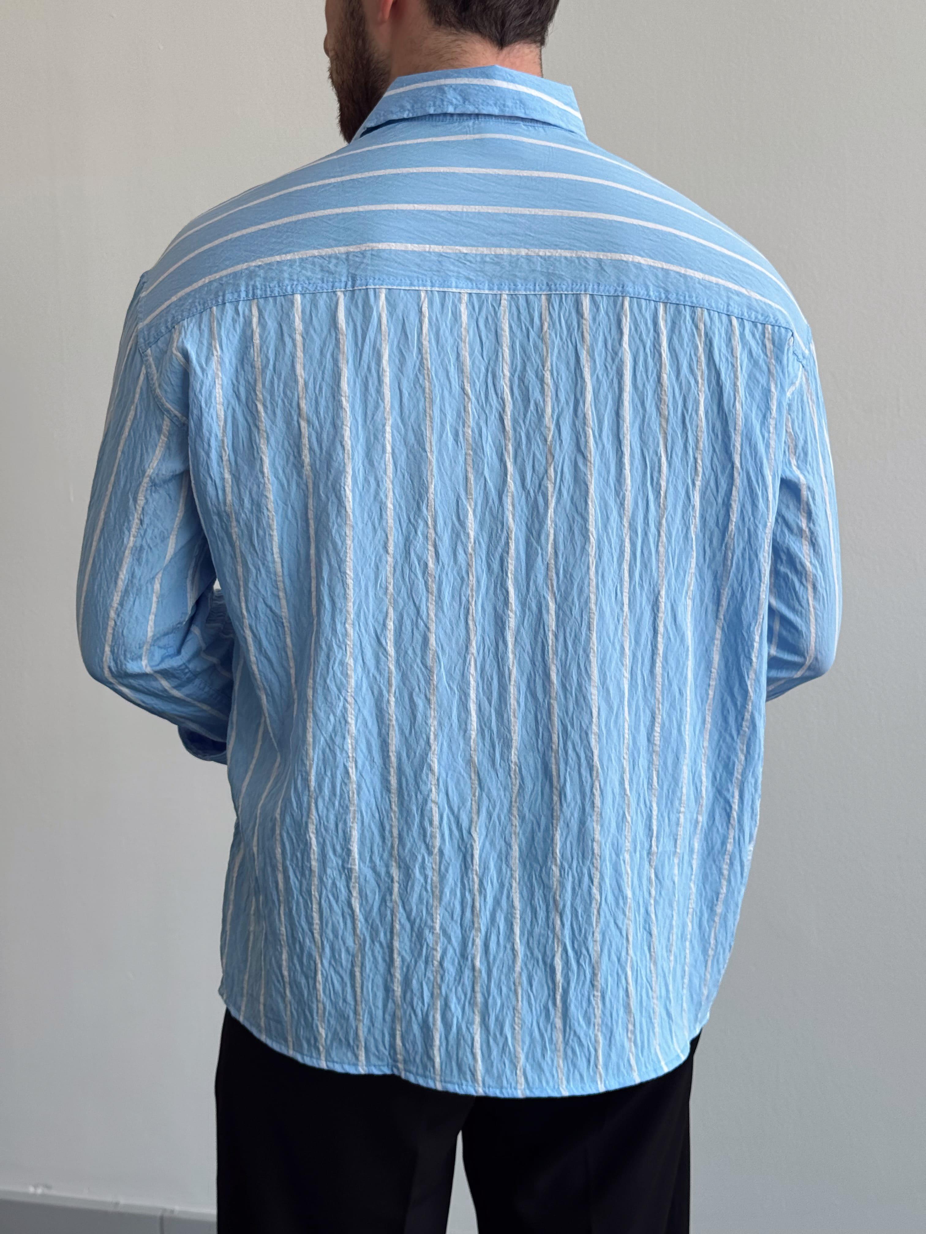 Erkek Eşsiz Detaylar Oversize Kalıp Çizgi Detay Crinkle Kumaş Gömlek-Bebe Mavi(E1396)