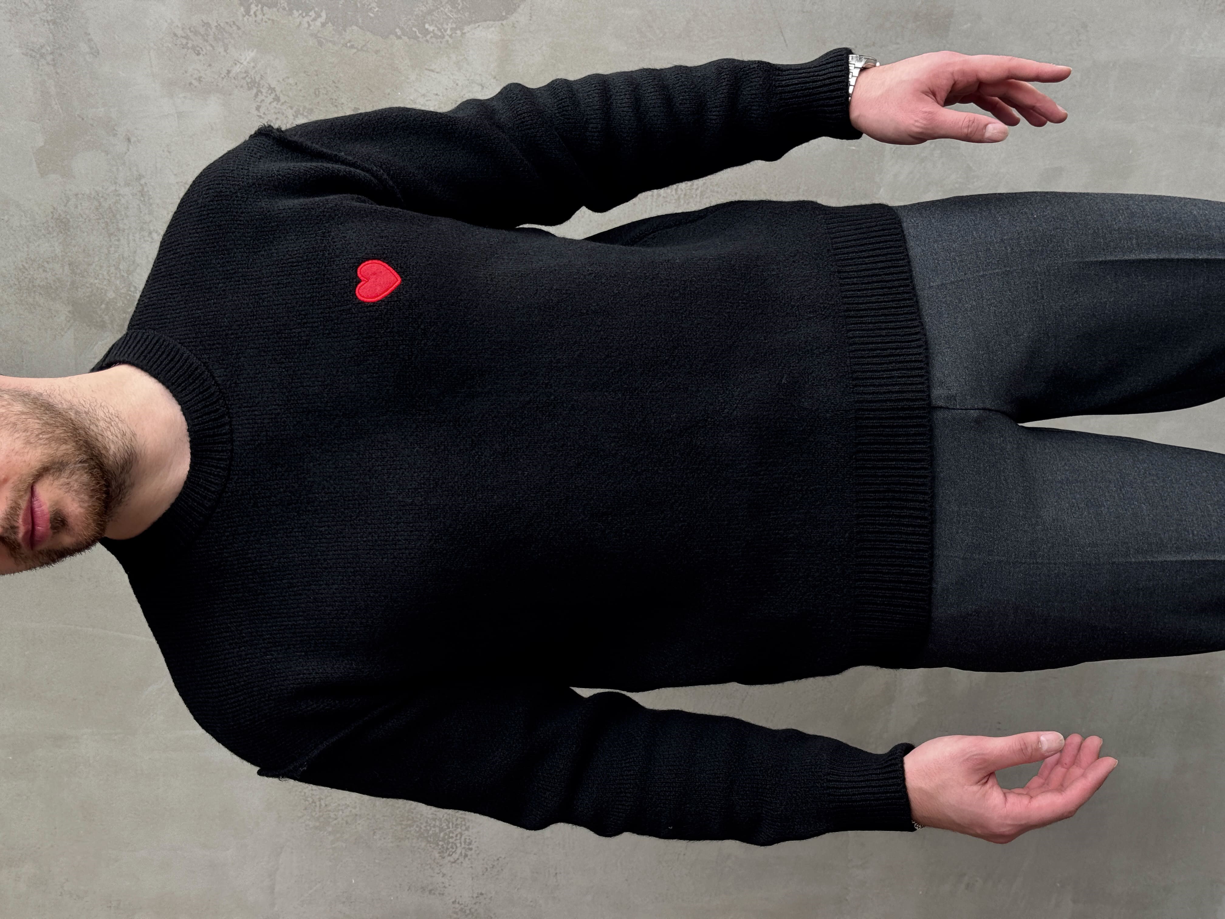 Erkek Trend Model Oversize Kalıp Pis Dikişli Kalp Nakışlı Triko Kazak-Siyah(E1851)
