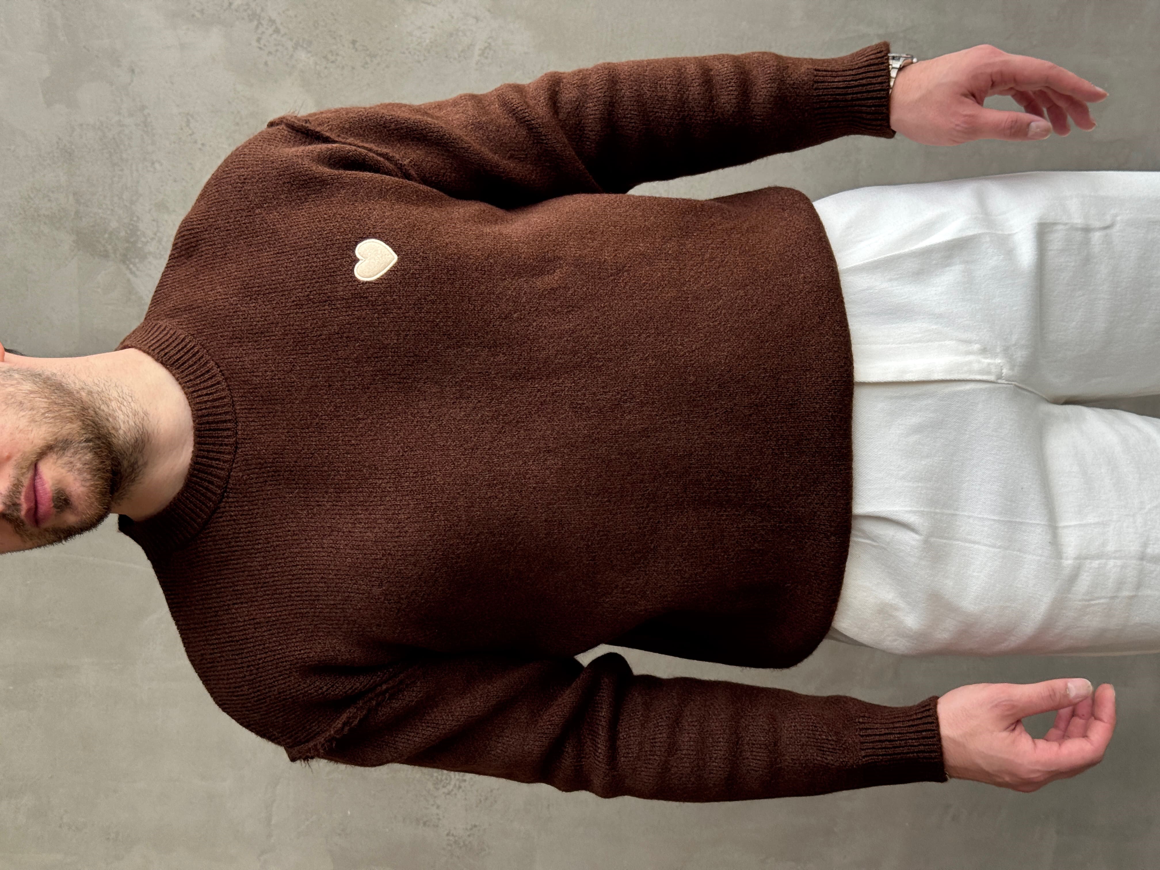 Erkek Trend Model Oversize Kalıp Pis Dikişli Kalp Nakışlı Triko Kazak-Kahverengi(E1851)