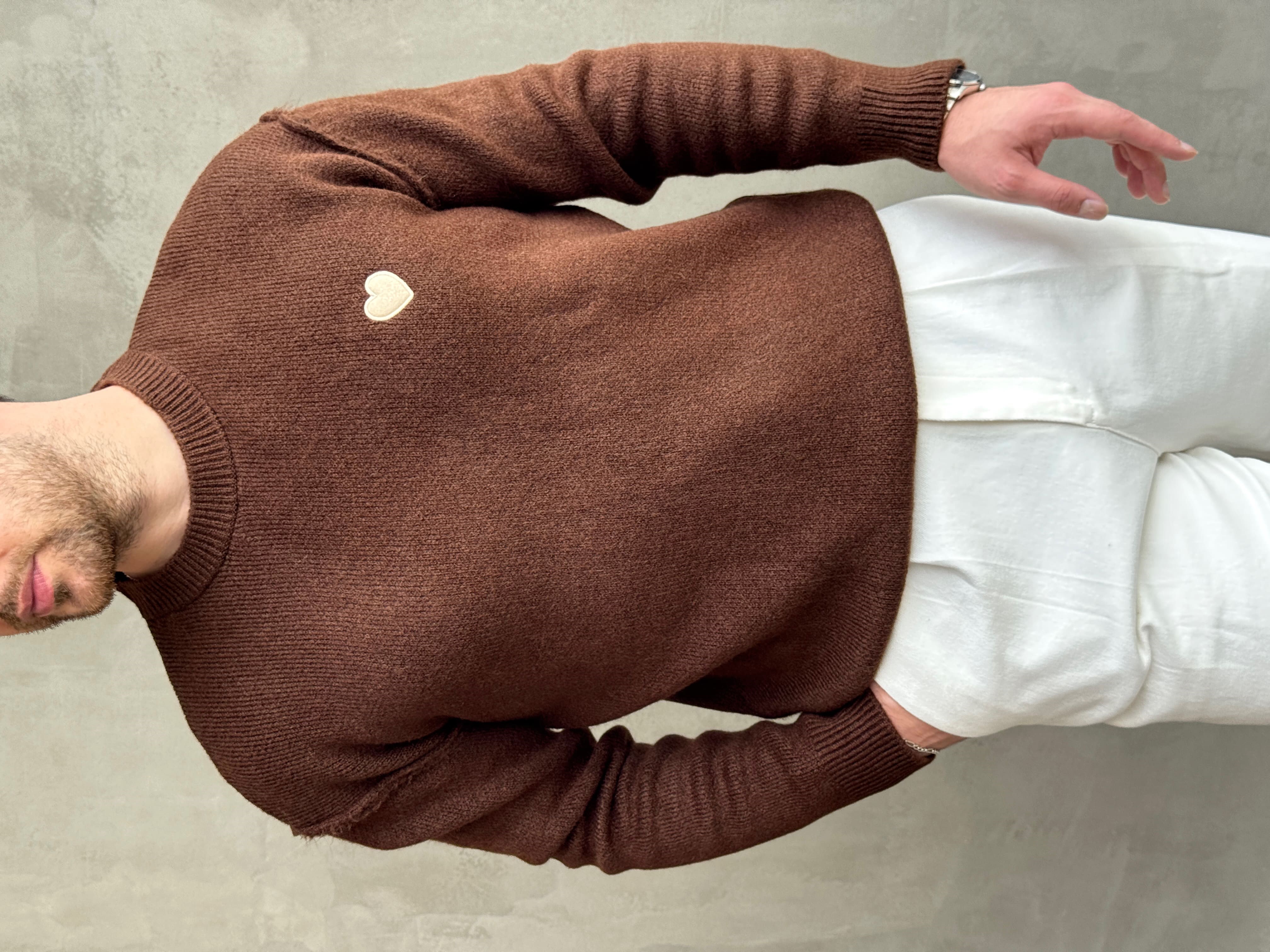 Erkek Trend Model Oversize Kalıp Pis Dikişli Kalp Nakışlı Triko Kazak-Kahverengi(E1851)