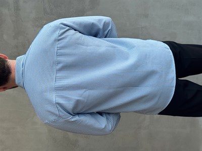 Erkek Ofis Stili Oversize Kalıp Yaka Düğmeli Çizgi Detaylı Gofre Kumaş Gömlek-Mavi(E1697)