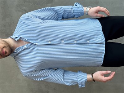 Erkek Ofis Stili Oversize Kalıp Yaka Düğmeli Çizgi Detaylı Gofre Kumaş Gömlek-Mavi(E1697)