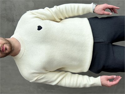 Erkek Trend Model Oversize Kalıp Pis Dikişli Kalp Nakışlı Triko Kazak-Ekru(E1851)