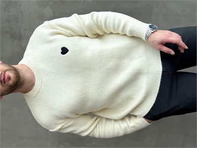 Erkek Trend Model Oversize Kalıp Pis Dikişli Kalp Nakışlı Triko Kazak-Ekru(E1851)