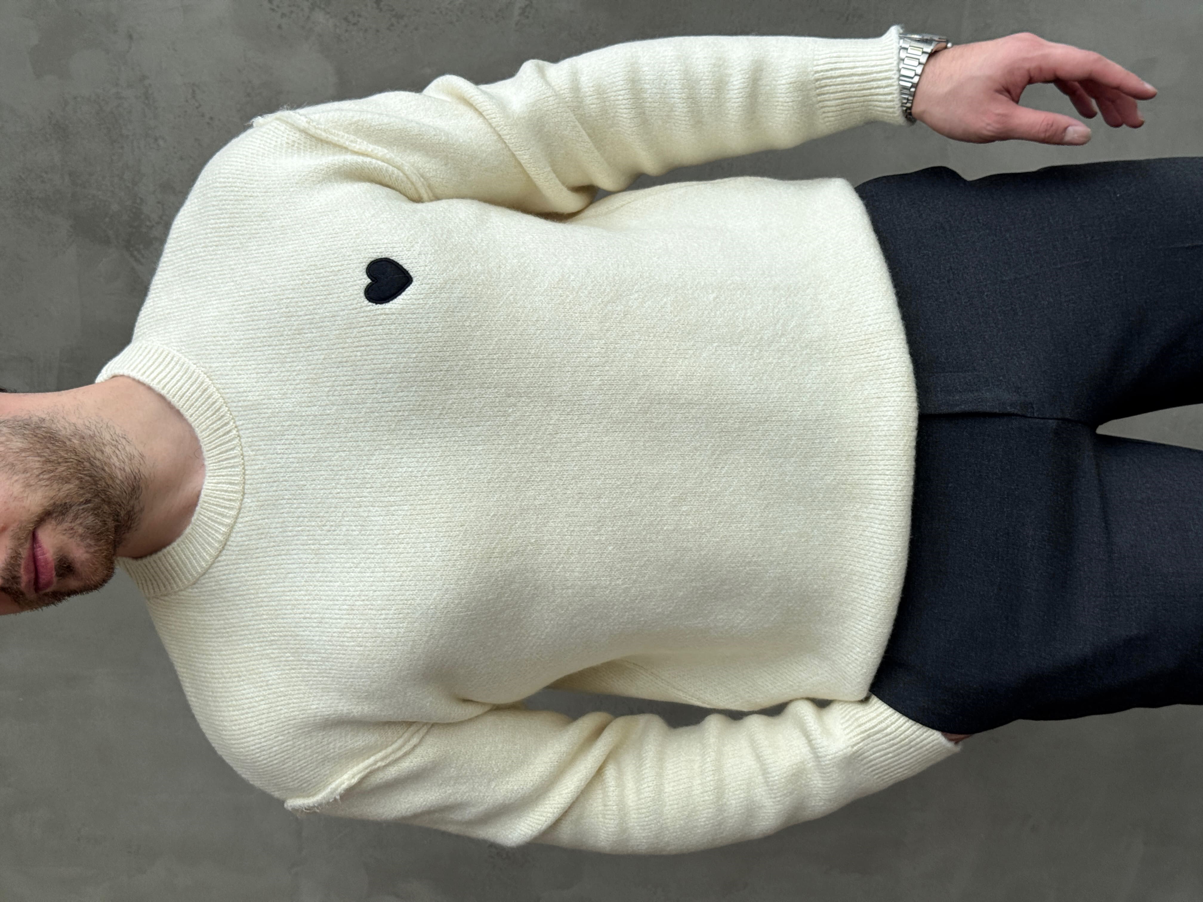 Erkek Trend Model Oversize Kalıp Pis Dikişli Kalp Nakışlı Triko Kazak-Ekru(E1851)Ketench