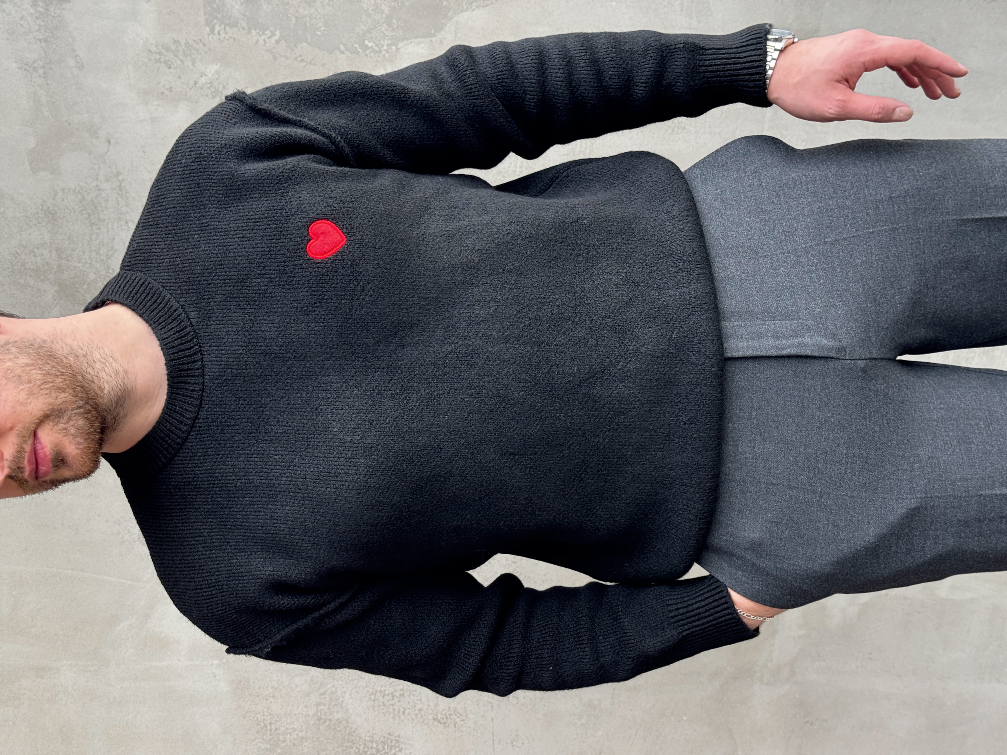 Erkek Trend Model Oversize Kalıp Pis Dikişli Kalp Nakışlı Triko Kazak-Siyah(E1851)Ketench