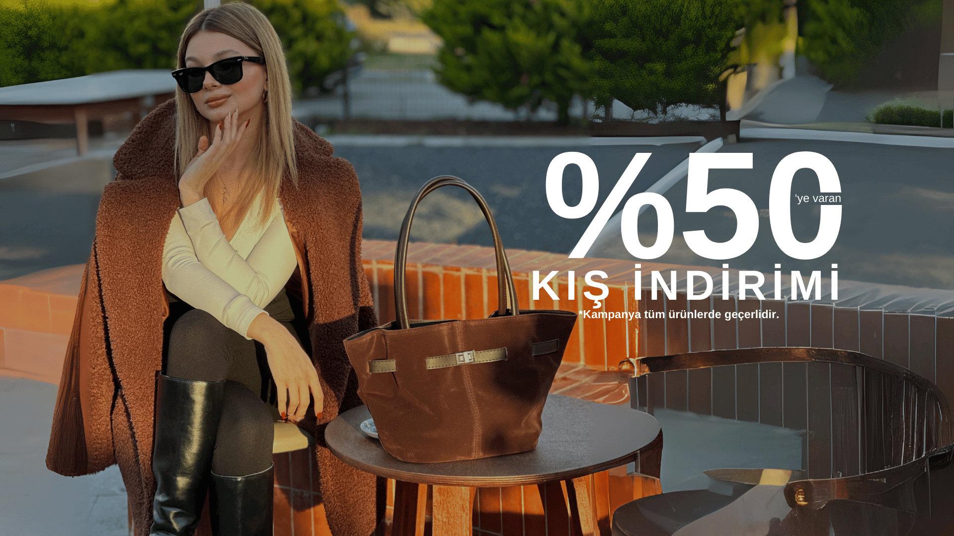 Tüm kadın çantalarında %50'ye varan indirimler