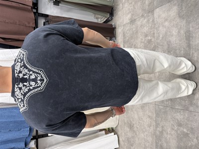 Siyah Çiçek Nakışlı Oversize Tshirt