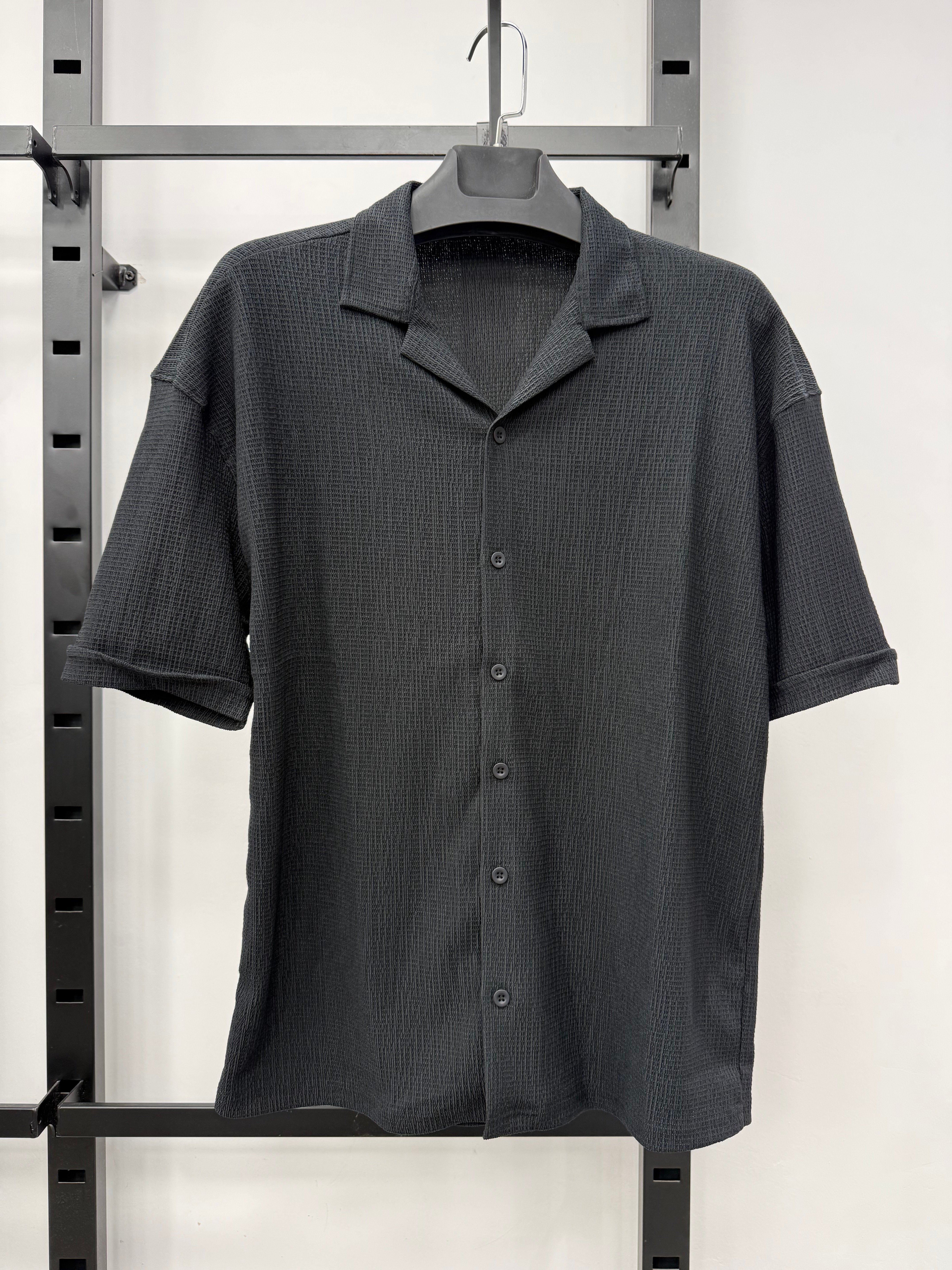 Siyah Dokulu Regular Fit Kısa Kol Gömlek