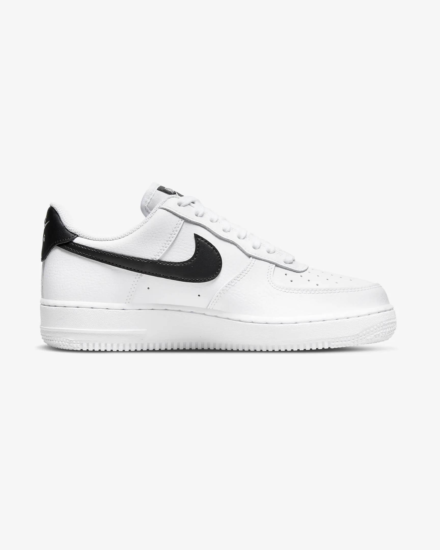 DD8959-103-36 Nike Air Force 1 '07 Kadın Siyah Beyaz Günlük Ayakkabı