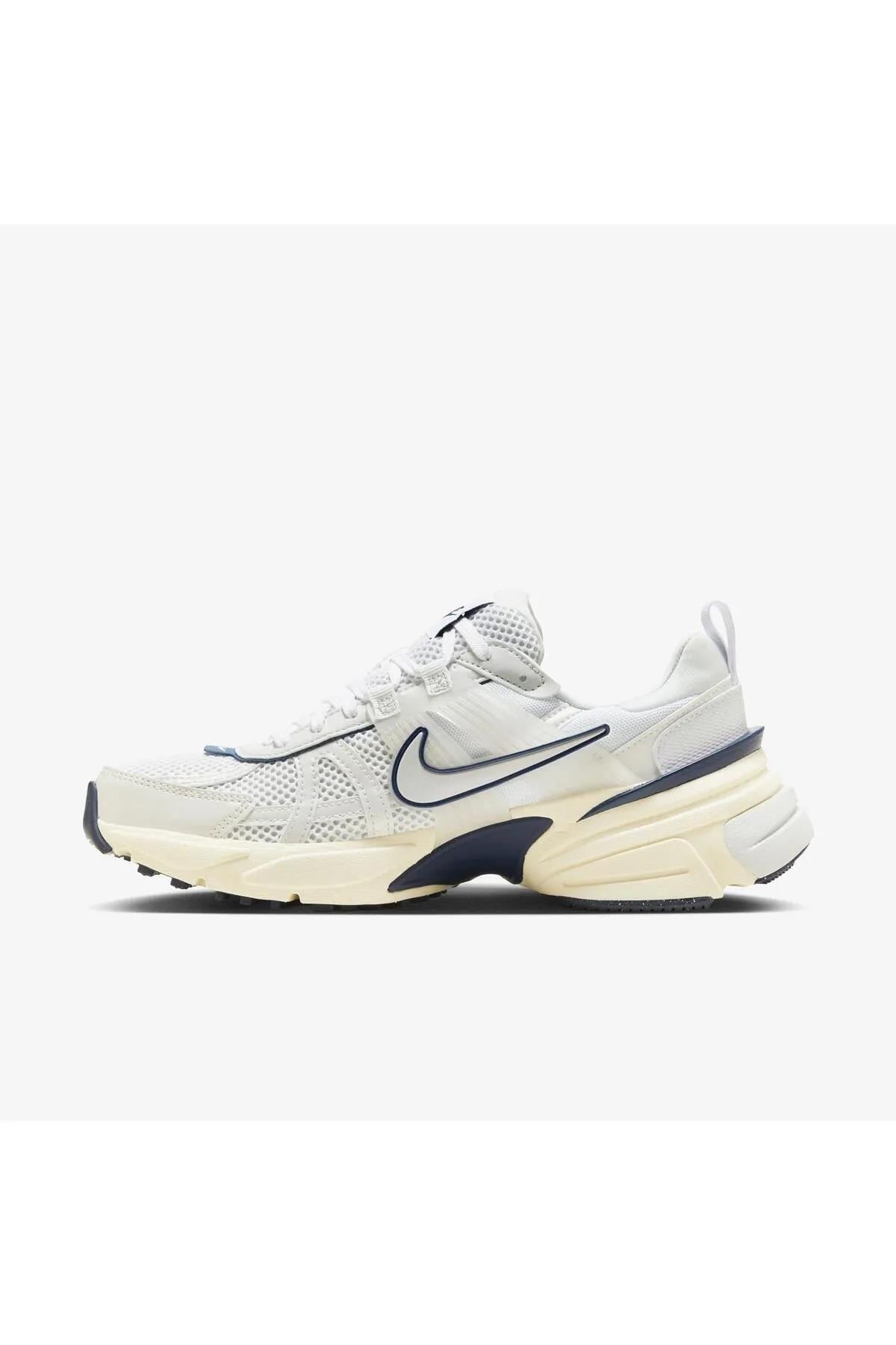 FD0736-102-40 Nike V2K Run Erkek Beyaz Spor Ayakkabı