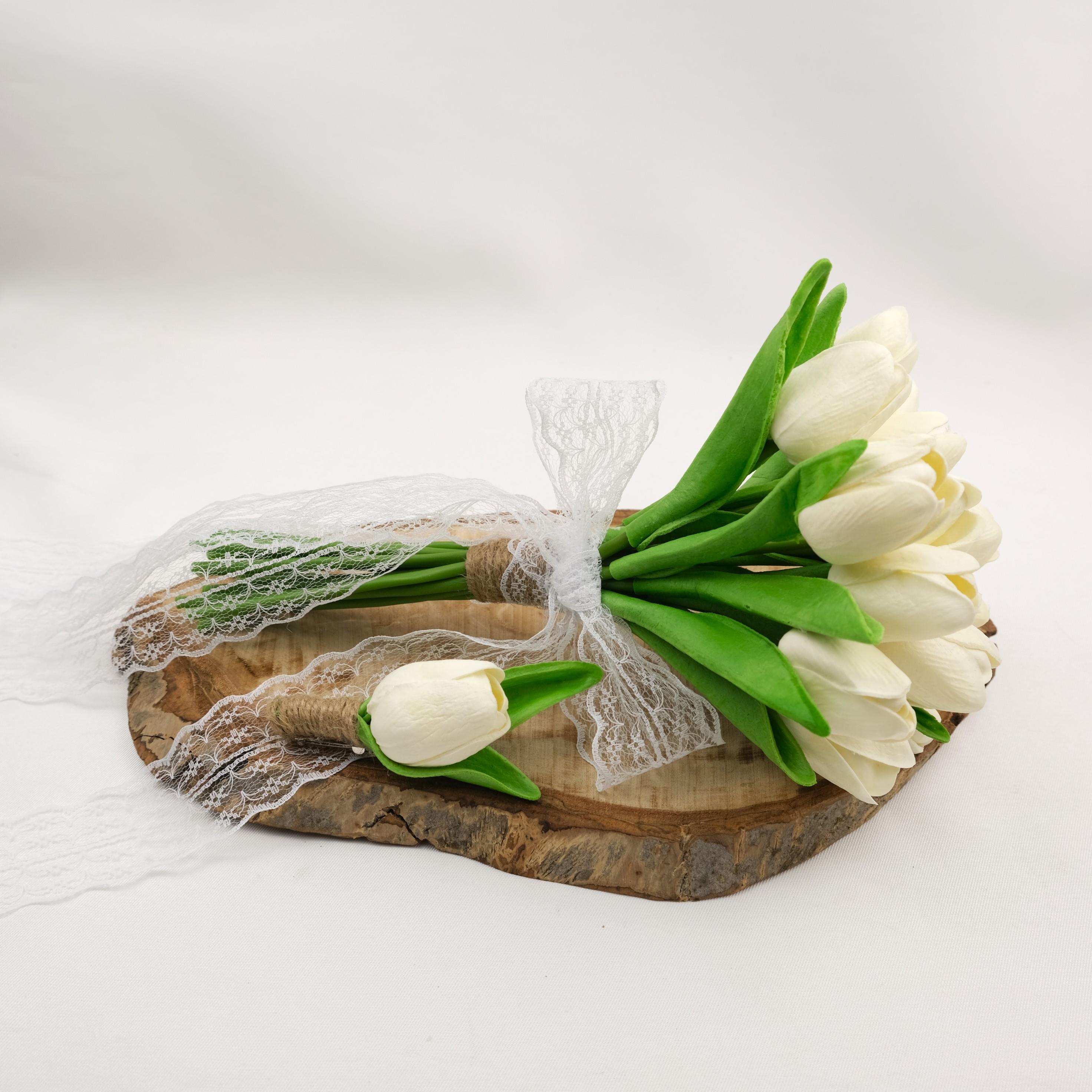 Beyaz Islak Lale Gelin Buketi Yaka Çiçeği