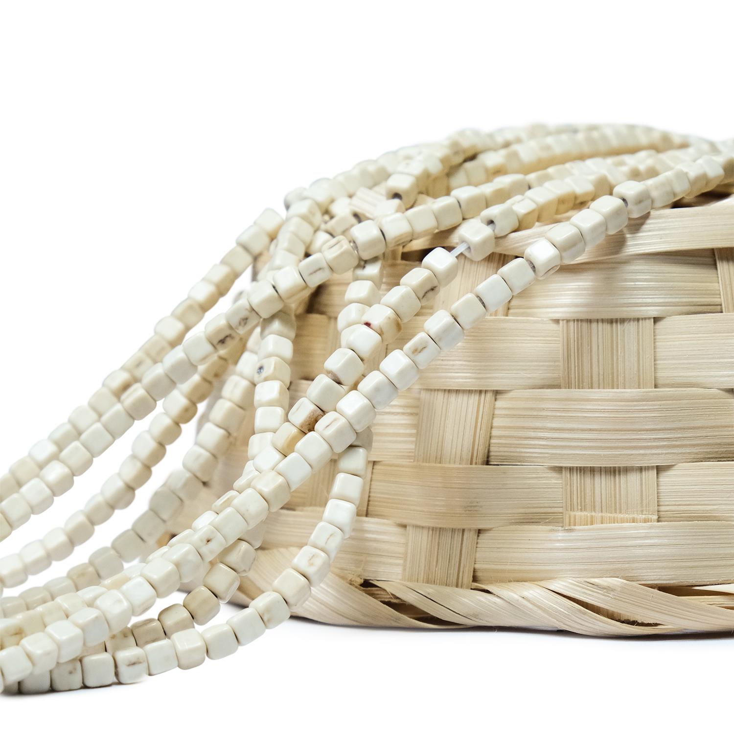 Damarlı Beyaz Mercan Küp Doğaltaş Dizisi 4 mm