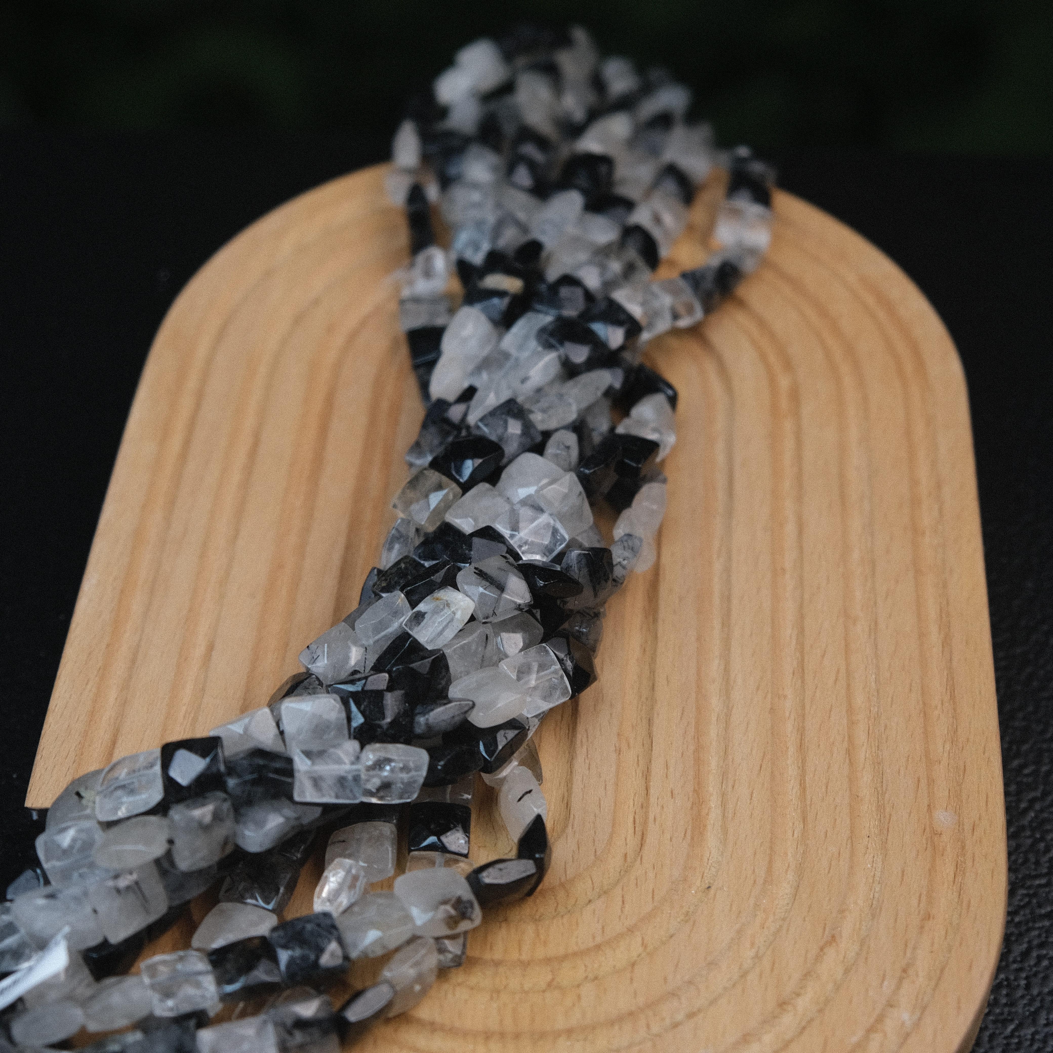 Doğal Turmalin Taşı Kare Kesim Turmalin 10 mm Fasetli Doğaltaş (1 Dizi - 39 Adet )