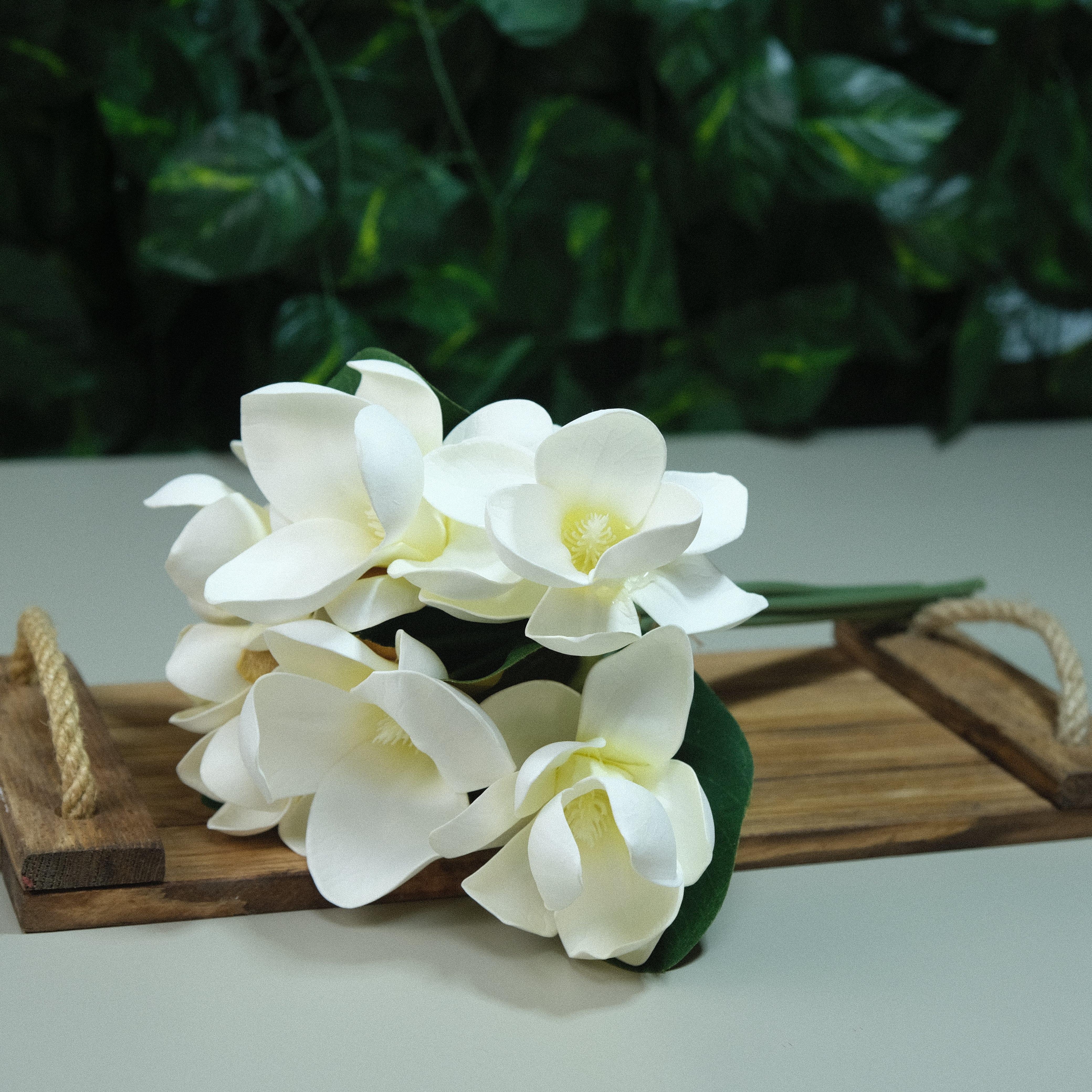 Manolya Çiçeği 7 li Yapay Çiçek Lateks Islak Manolya Çiçek Demeti 33 cm