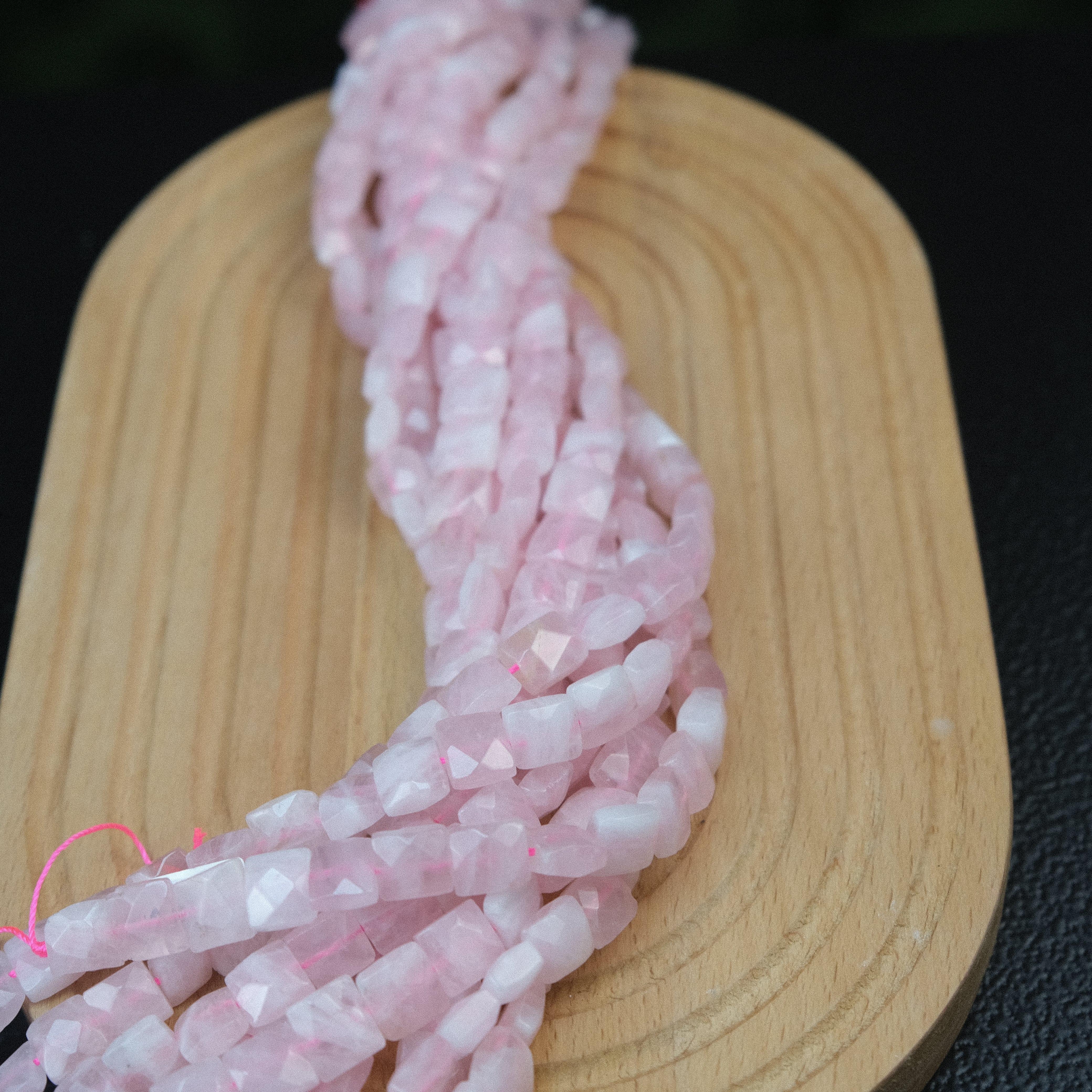 Doğal Pembe Kuvars Taşı Kare Kesim Kuvars 10 mm Fasetli Doğaltaş (1 Dizi - 39 Adet )