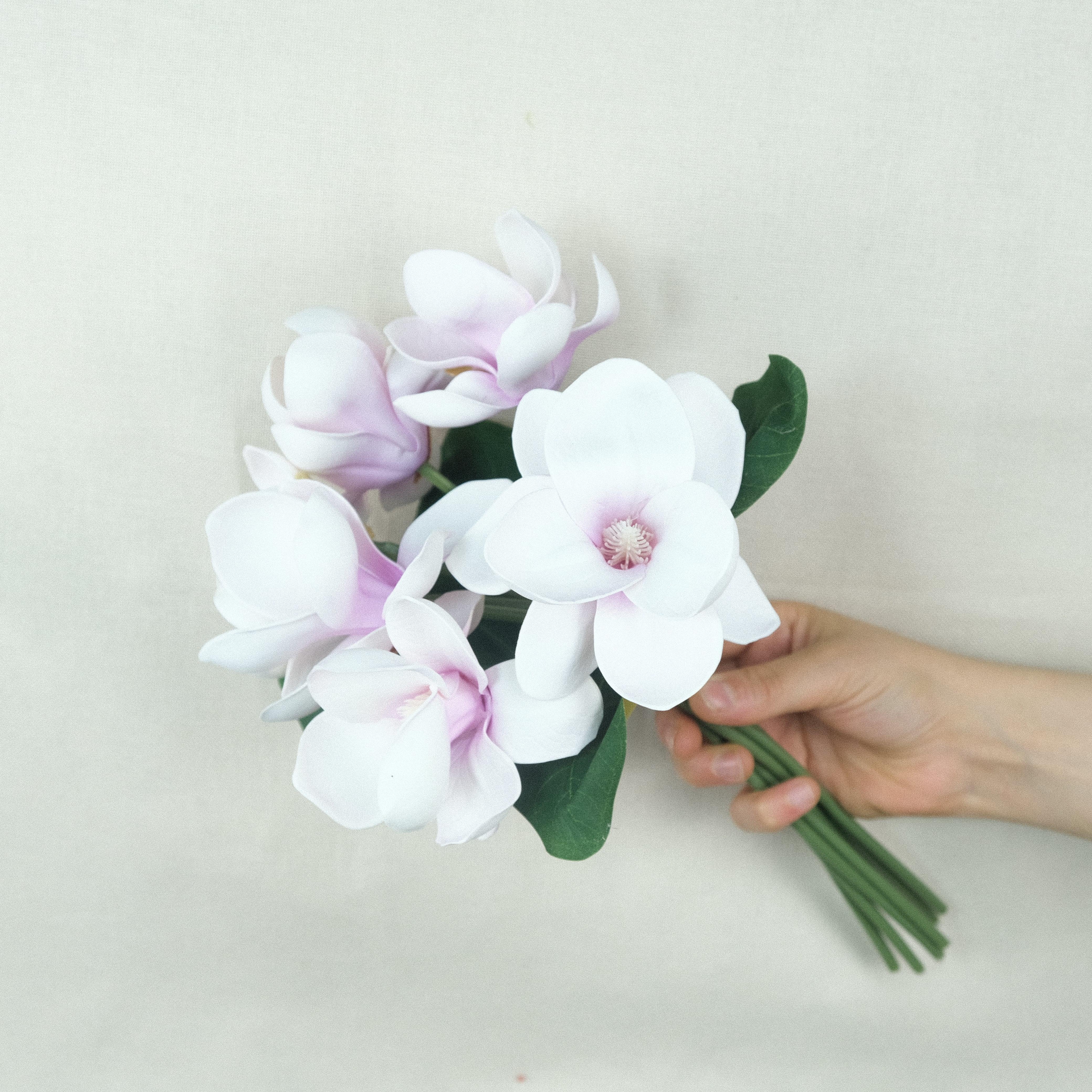 Lila Damarlı Manolya Çiçeği 7 li Yapay Çiçek Lateks Islak Manolya Çiçek Demeti 33 cm