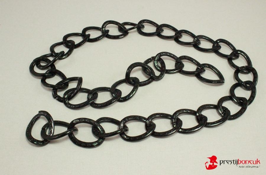 Siyah Desenli Metal Zincir