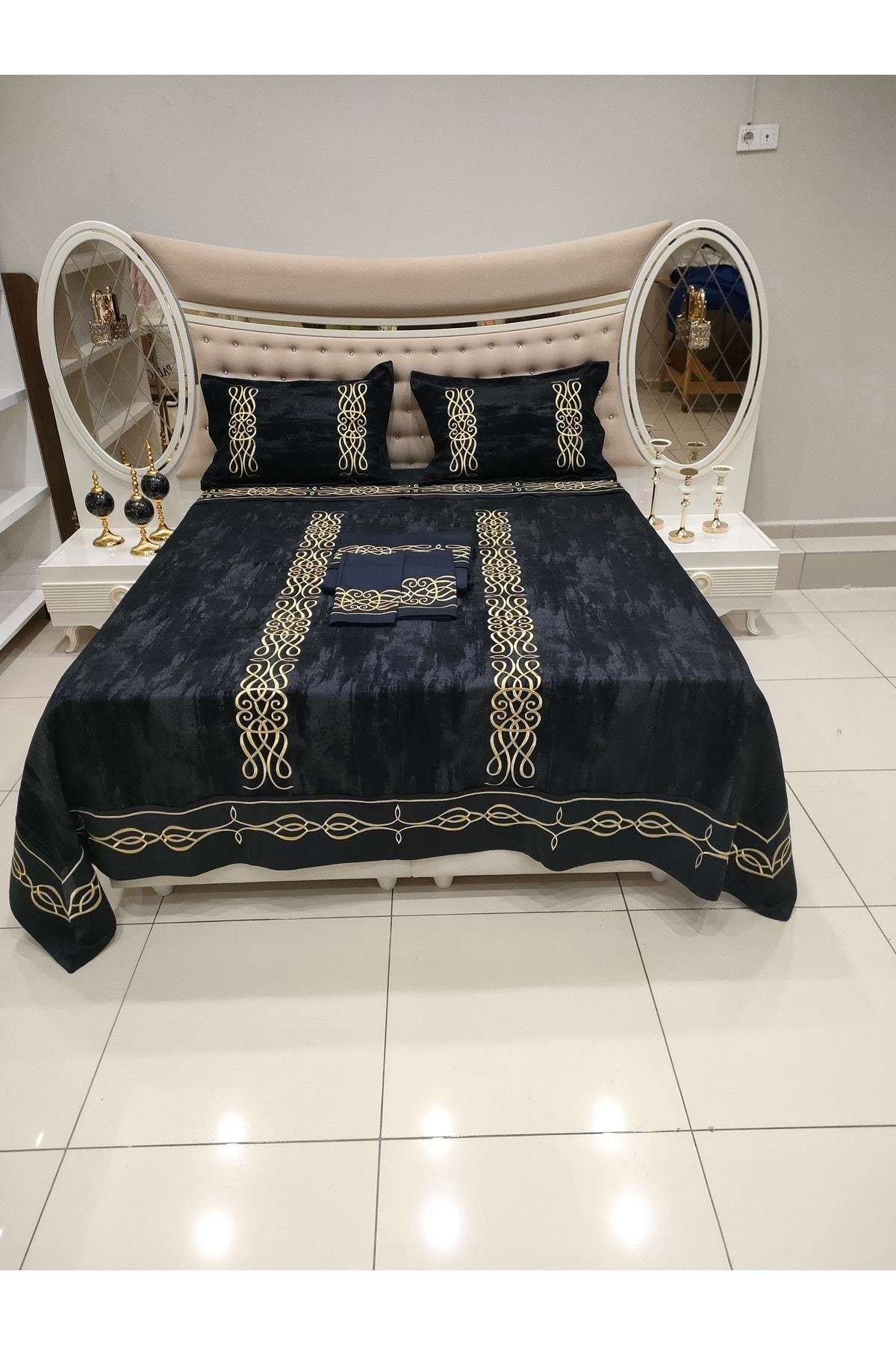 Gold Işlemeli Yatak Örtüsü Ve Nevresim Set 9 Parçadan Oluşmaktadır.