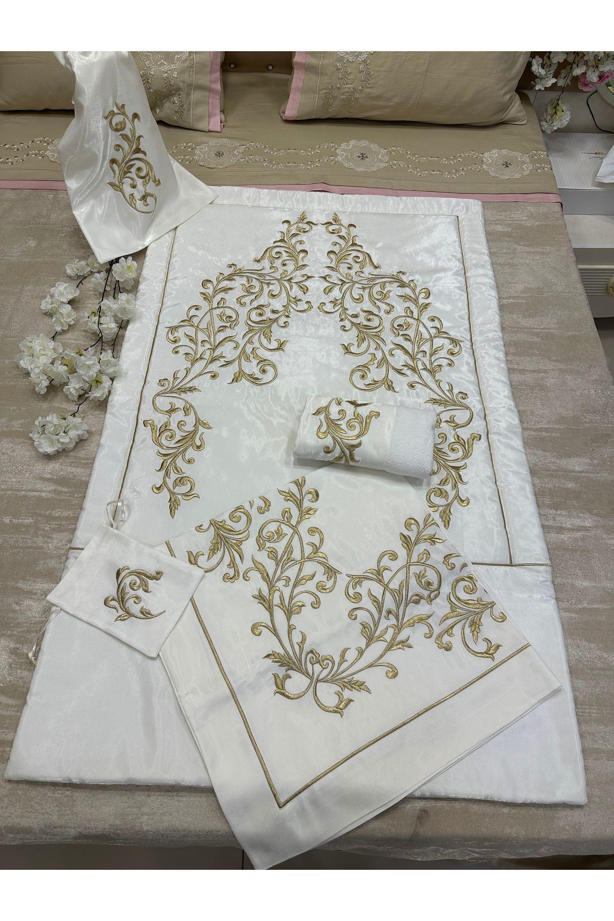 Seccade Maraş İşi Nakış İşlemeli İpek Saten Elyaflı Seccdade Seti 5 Parçadan Olumakadır..