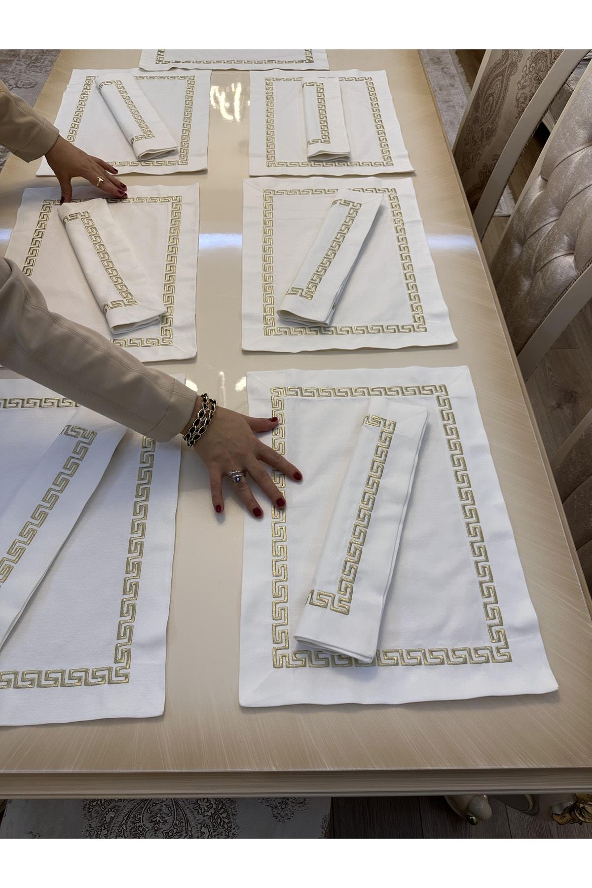 Versace Modeli Amerikan Servis Seti 24 Parcadan Oluşmaktadır.