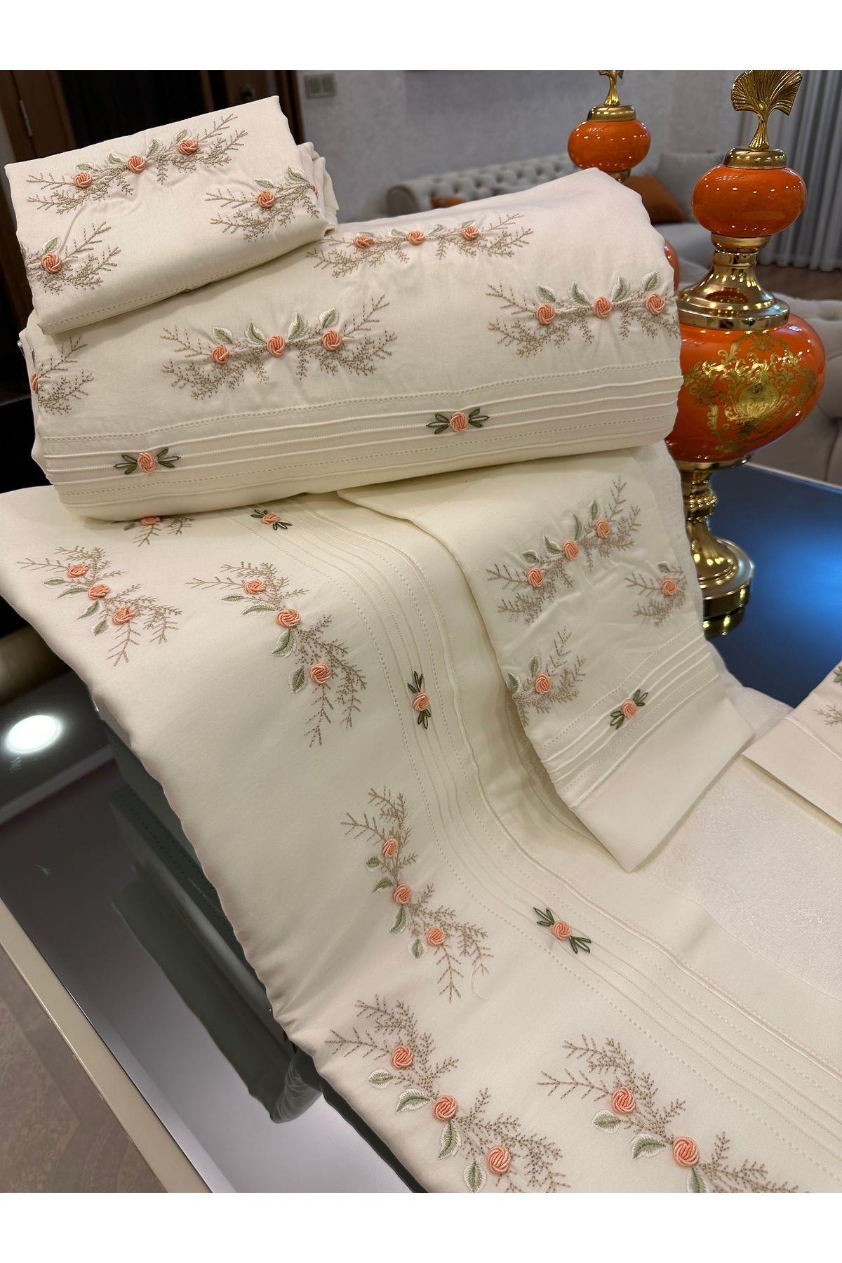 El Işi Rokokolu Set Pike Ve Nevresim Set 7 Parçadan Oluşmaktadır.