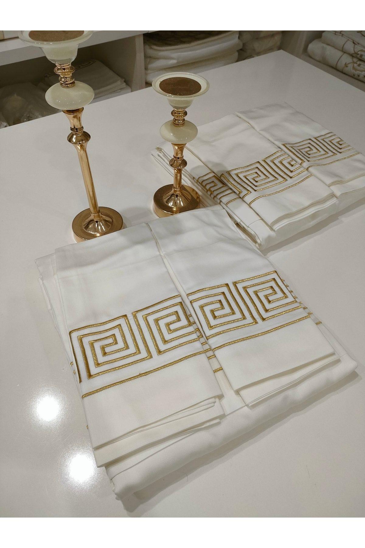 Gold Işlemeli Versace Modeli Nakış Işlemeli Nevresim Takımı 6 Parçadan Oluşmaktadır..