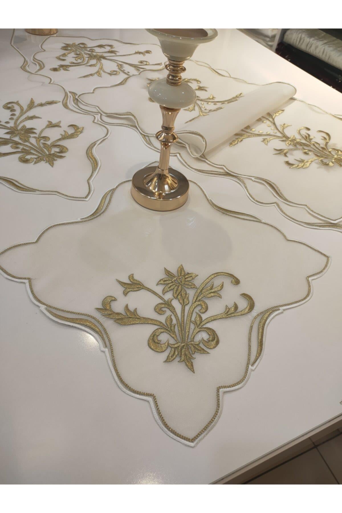 Gold Sim Işlemeli Özel Ödemiş Ipek 5 Parça Salon Set