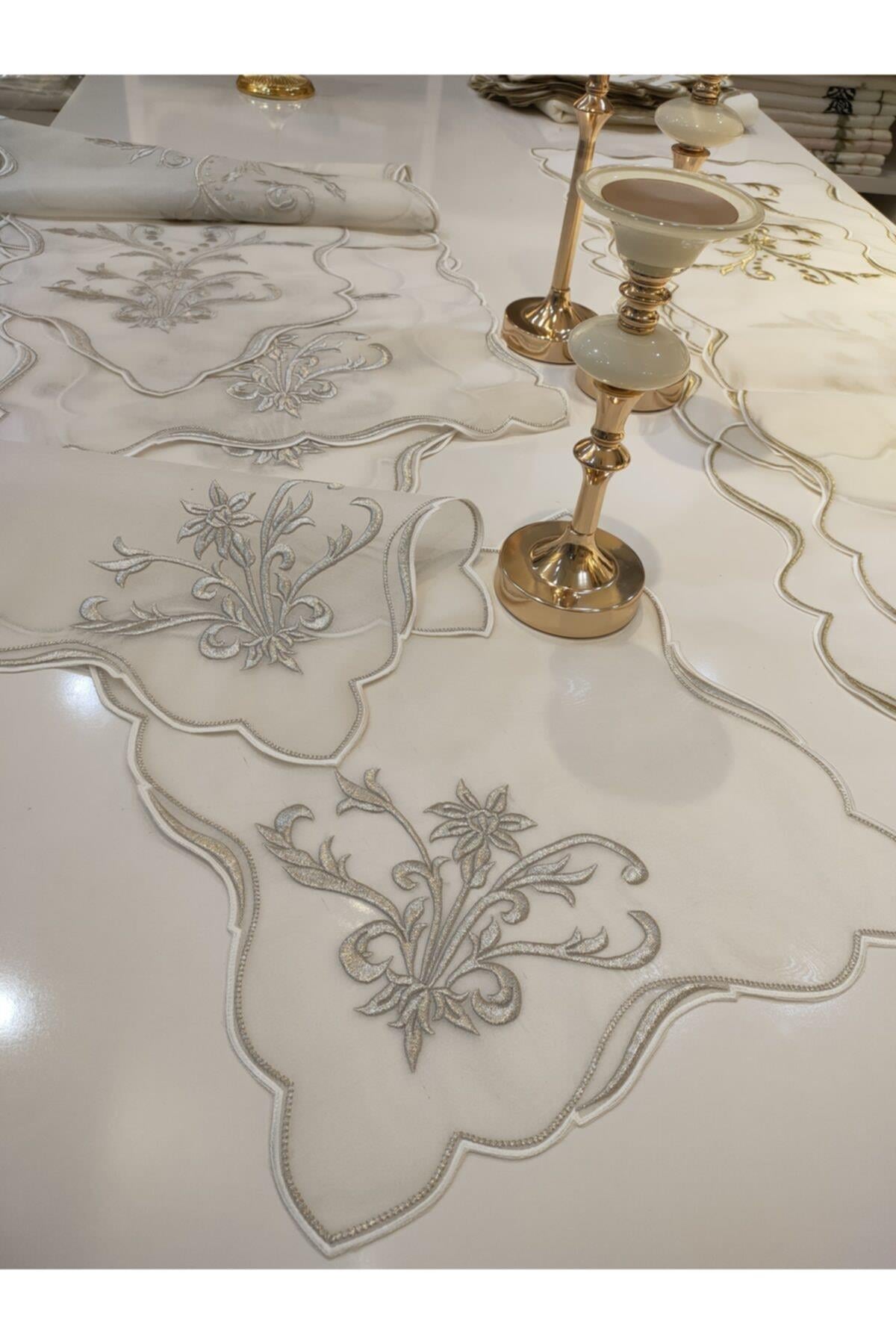 Gümüş Sim Işlemeli Özel Ödemiş Ipek 5 Parça Salon Set