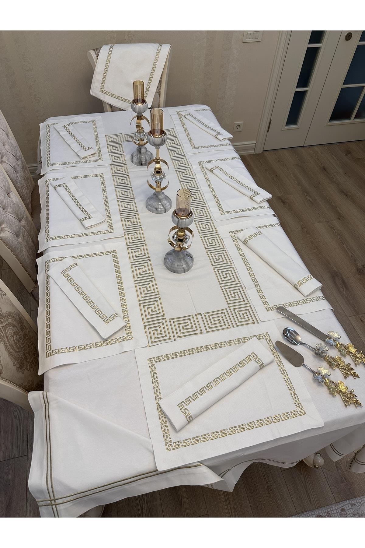 Versace Modeli Gold İşlemli Masa Örtüsü Setimiz 25 Parçadan Oluşmaktadır