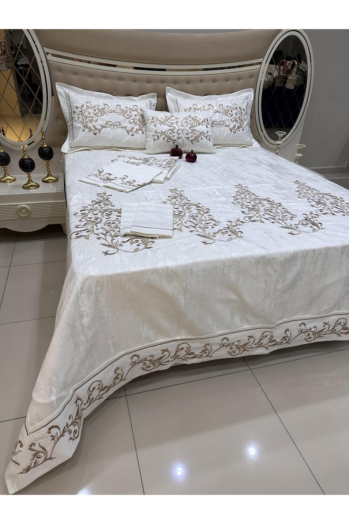 Yatak Örtüsü ve Nevresim set 10 parçadan oluşmaktadır