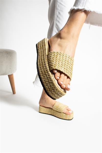 BELİNDA KALIN TABANLI TEN HASIR SANDALET EKSTRA KONFOR VE DESTEK SAĞLAR