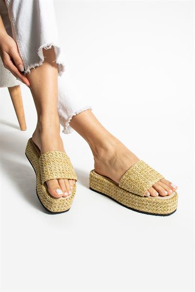 BELİNDA KALIN TABANLI TEN HASIR SANDALET EKSTRA KONFOR VE DESTEK SAĞLAR