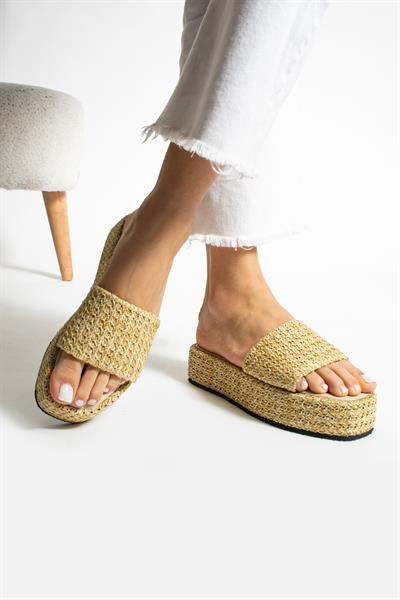 BELİNDA KALIN TABANLI TEN HASIR SANDALET EKSTRA KONFOR VE DESTEK SAĞLAR