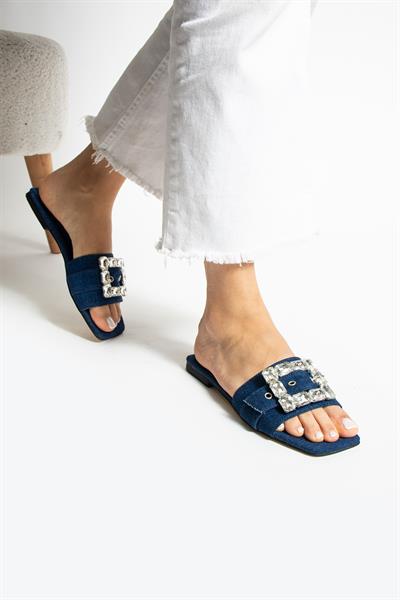 ELENA JEAN TAŞLI TOKA DETAYLI KOT DÜZ BAYAN TERLİK SANDALET