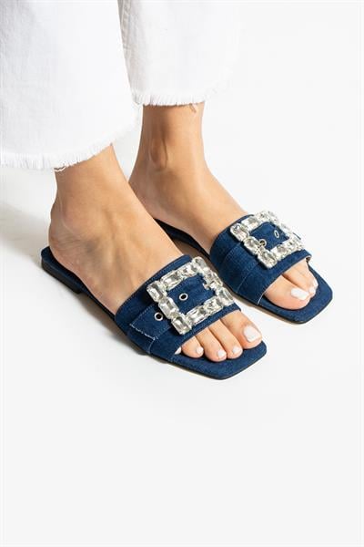 ELENA JEAN TAŞLI TOKA DETAYLI KOT DÜZ BAYAN TERLİK SANDALET