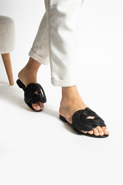 LENORA PARILTILI TAŞ ŞIKLIĞI YAKALAYAN BAYAN TERLİK SANDALET-SİYAH