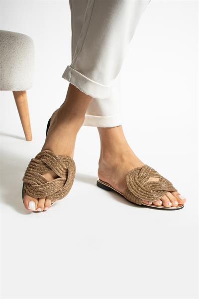 LENORA PARILTILI TAŞ ŞIKLIĞI YAKALAYAN BAYAN TERLİK SANDALET-ALTIN