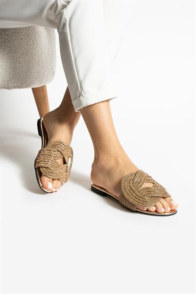 LENORA PARILTILI TAŞ ŞIKLIĞI YAKALAYAN BAYAN TERLİK SANDALET-ALTIN
