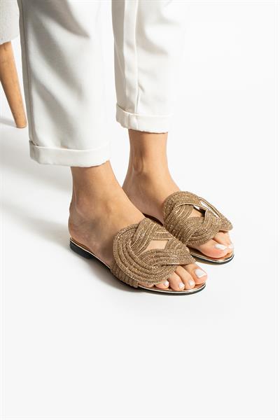 LENORA PARILTILI TAŞ ŞIKLIĞI YAKALAYAN BAYAN TERLİK SANDALET-ALTIN