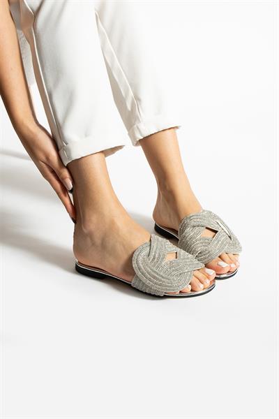 LENORA PARILTILI TAŞ ŞIKLIĞI YAKALAYAN BAYAN TERLİK SANDALET-GÜMÜŞ