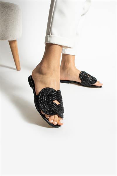 LENORA PARILTILI TAŞ ŞIKLIĞI YAKALAYAN BAYAN TERLİK SANDALET-SİYAH