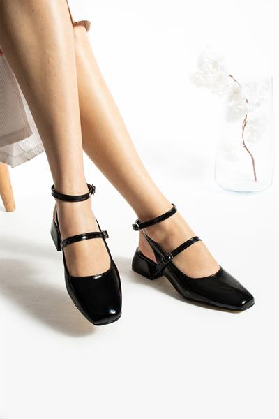 Mabel Siyah Rugan Bilekten Atıklı Toka Detay